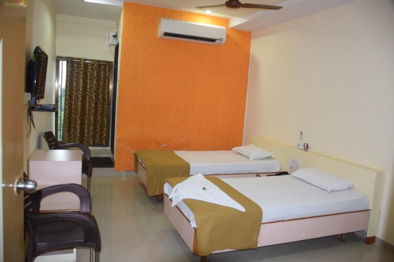 Hotel Uma Executive Lodging Nanded Exterior photo